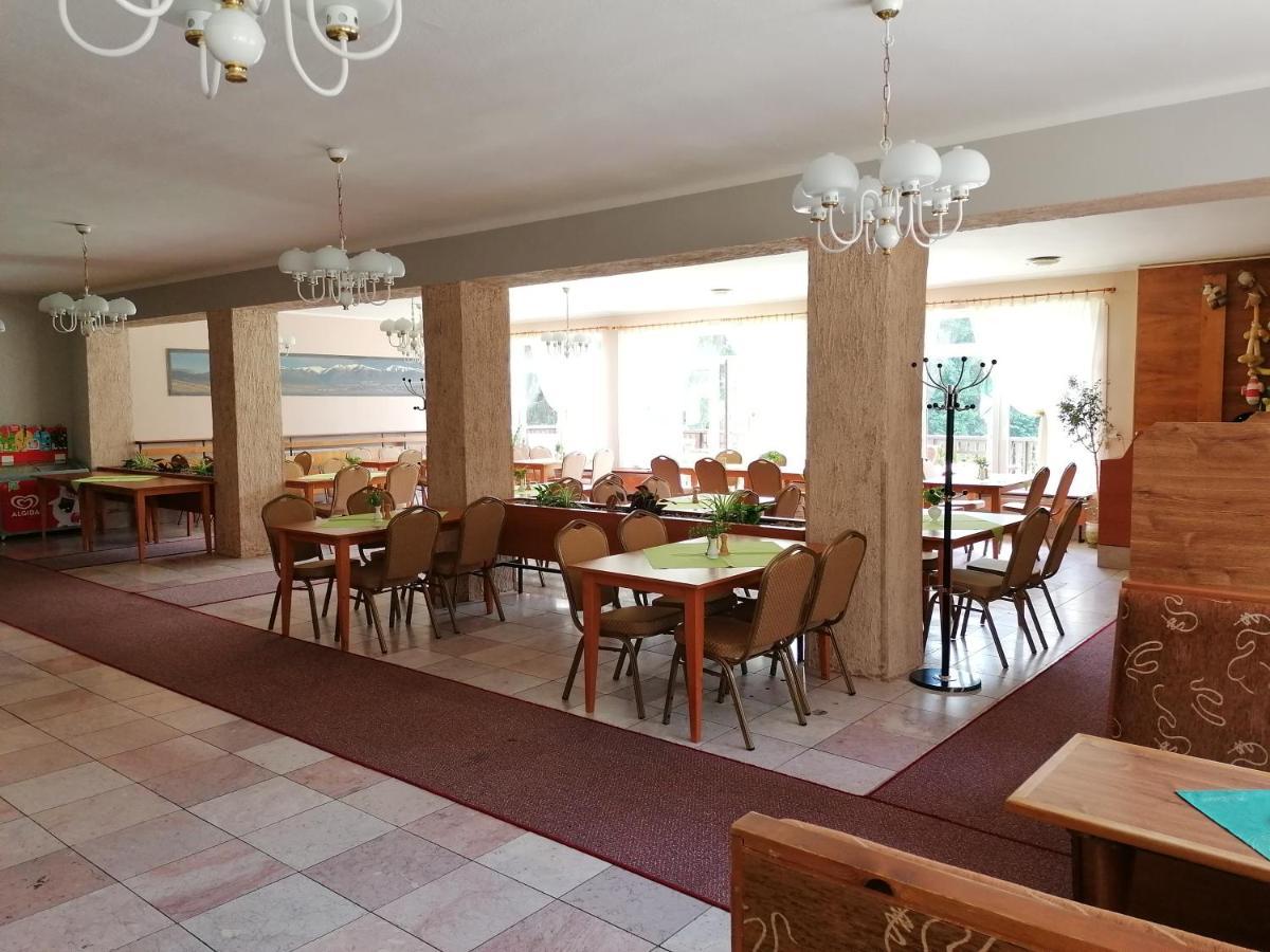 Bungalovy Pri Hoteli Spojar Zsár Kültér fotó