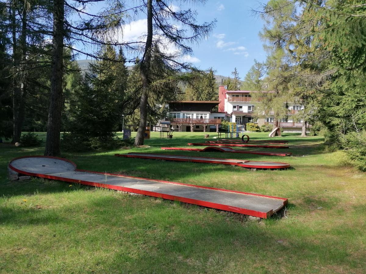Bungalovy Pri Hoteli Spojar Zsár Kültér fotó