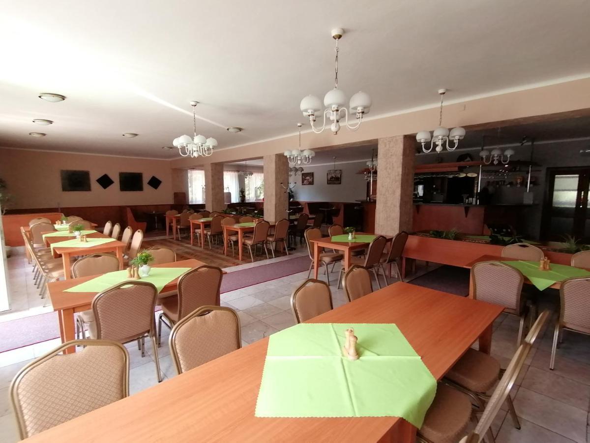Bungalovy Pri Hoteli Spojar Zsár Kültér fotó